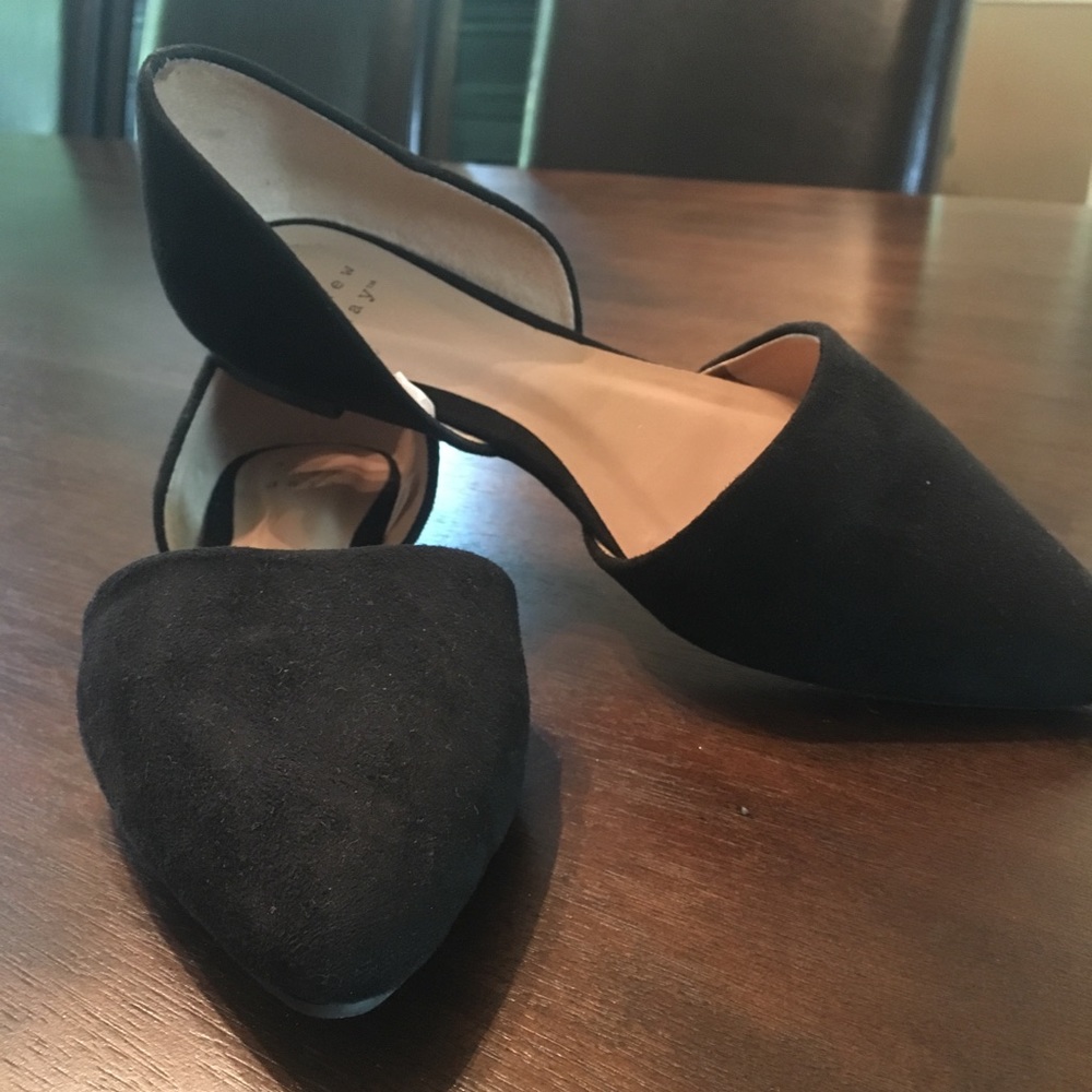 Size 6 black pointed flats